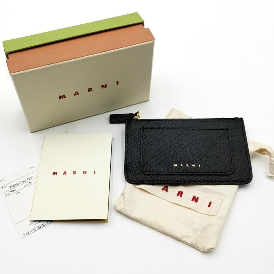 超美品 マルニ MARNI カードケース ミニ財布 伊製 11-25100514
