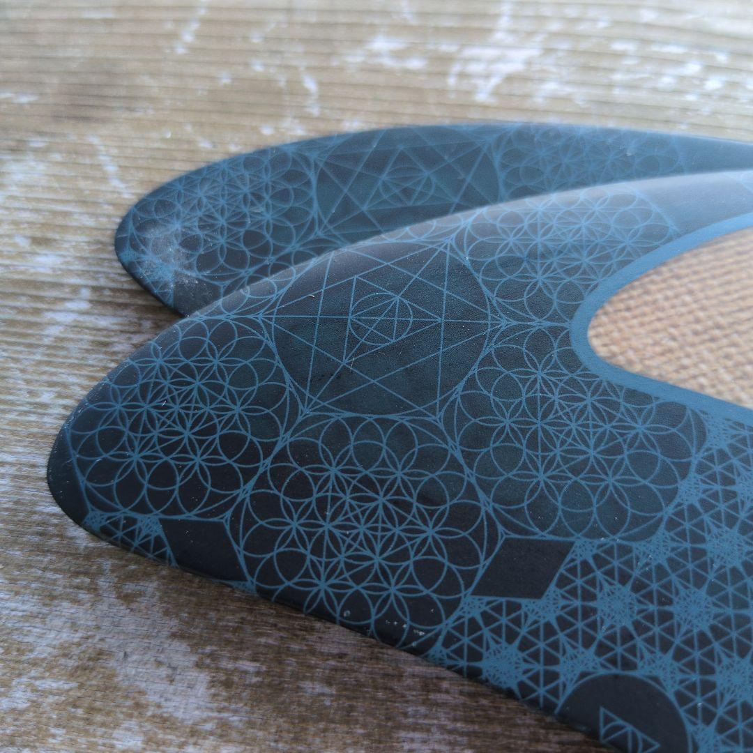 futures. サーフボードフィン 幾何学模様