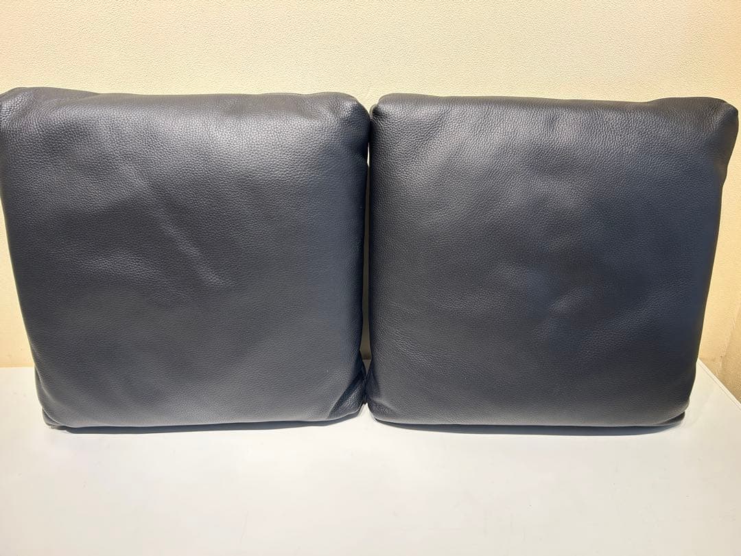 M*様 388　arflex　MIO　クッション　HRO　牛革　40×40　展示