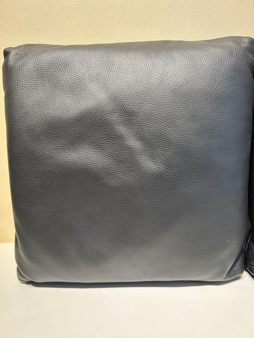 M*様 388　arflex　MIO　クッション　HRO　牛革　40×40　展示