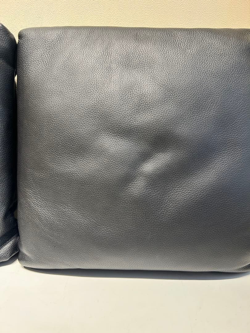 M*様 388　arflex　MIO　クッション　HRO　牛革　40×40　展示