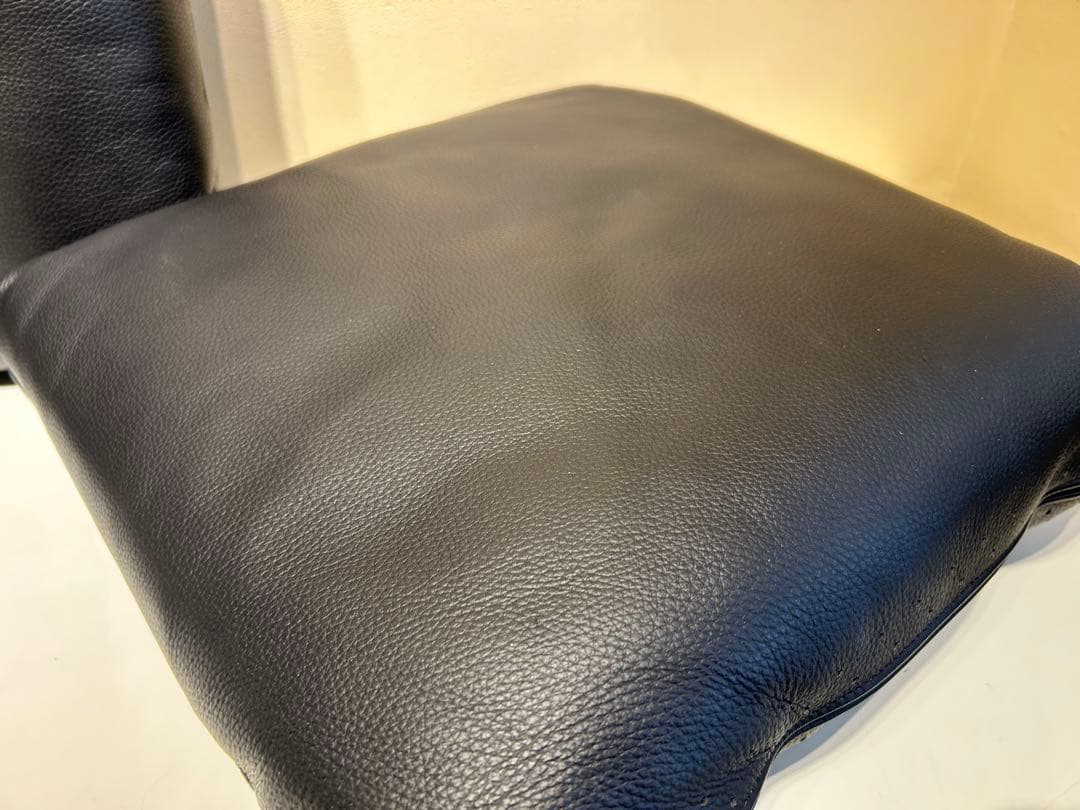 M*様 388　arflex　MIO　クッション　HRO　牛革　40×40　展示