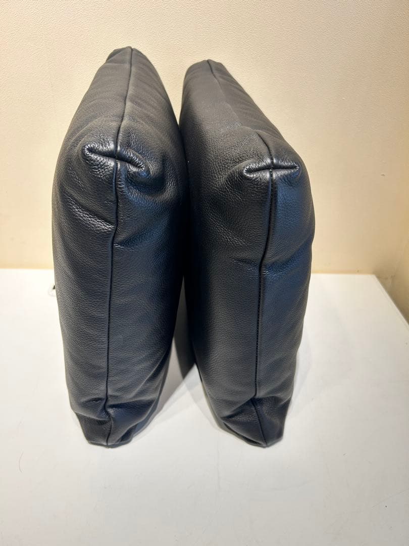 M*様 388　arflex　MIO　クッション　HRO　牛革　40×40　展示