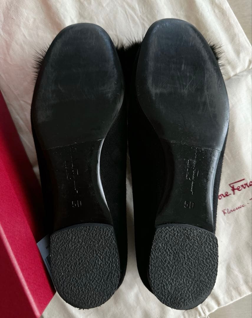 フェラガモ　ミンク ヴァラリボン フラットシューズ　サイズ5 黒　ブラウス