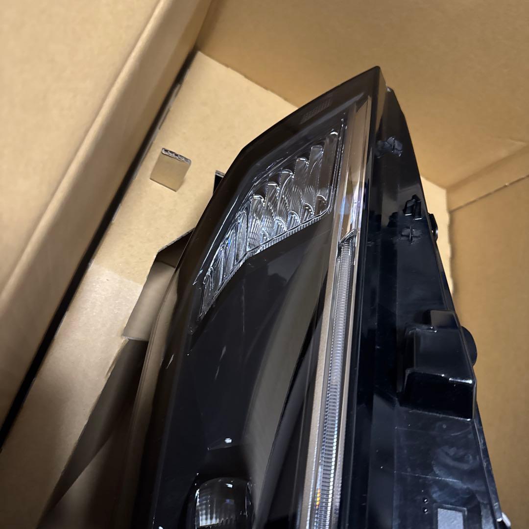 日産Ｅ13ノート右ヘッドライトLED