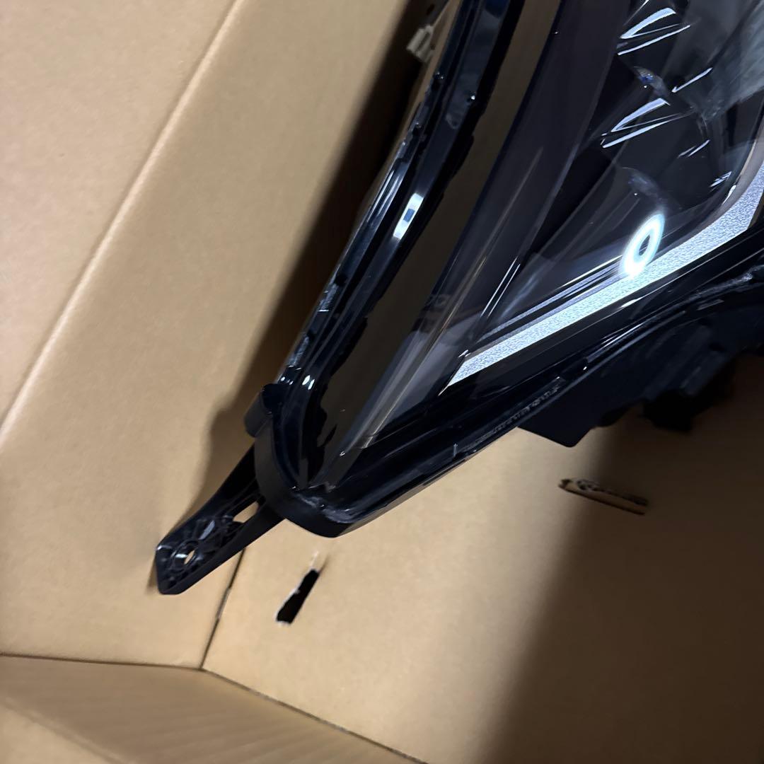 日産Ｅ13ノート右ヘッドライトLED