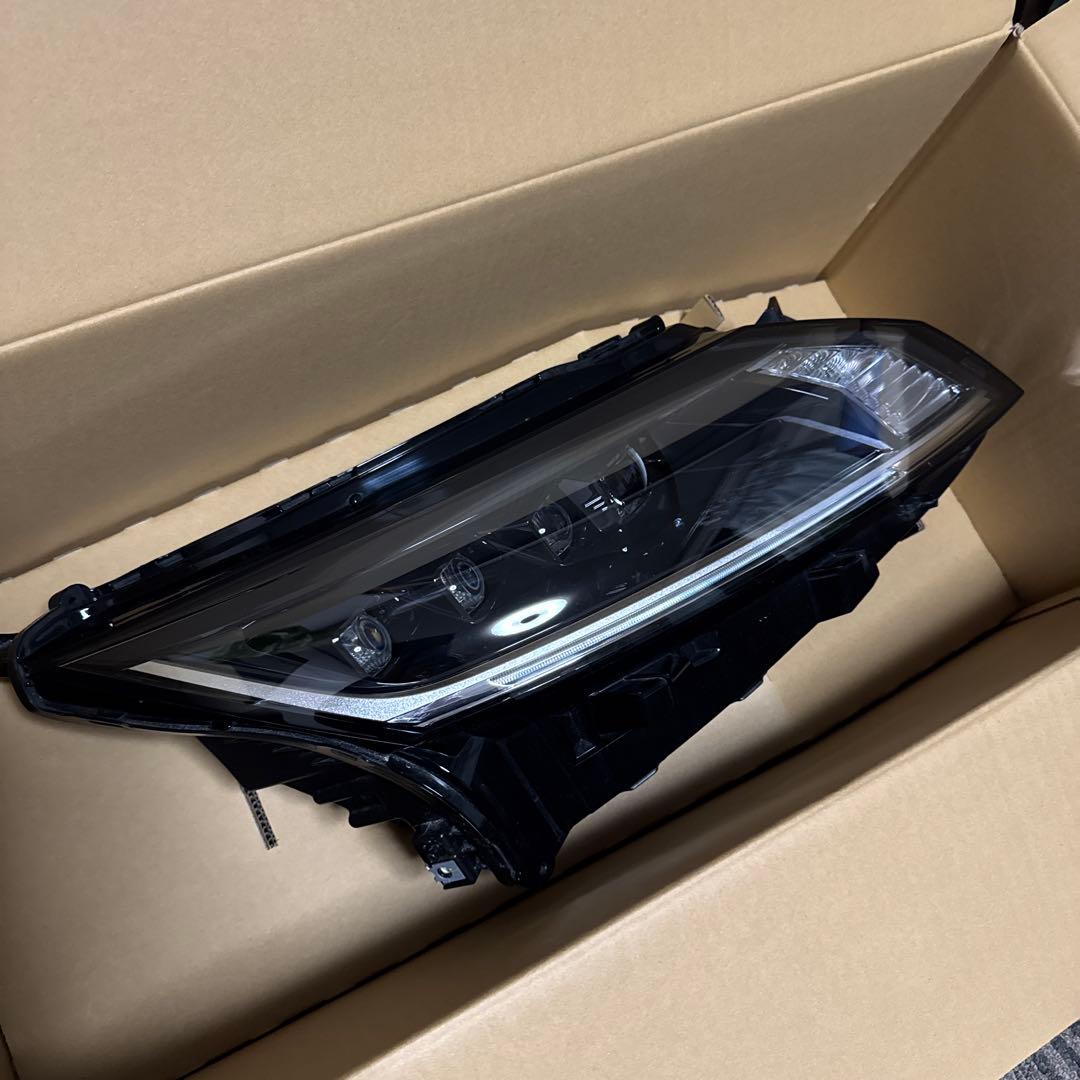 日産Ｅ13ノート右ヘッドライトLED