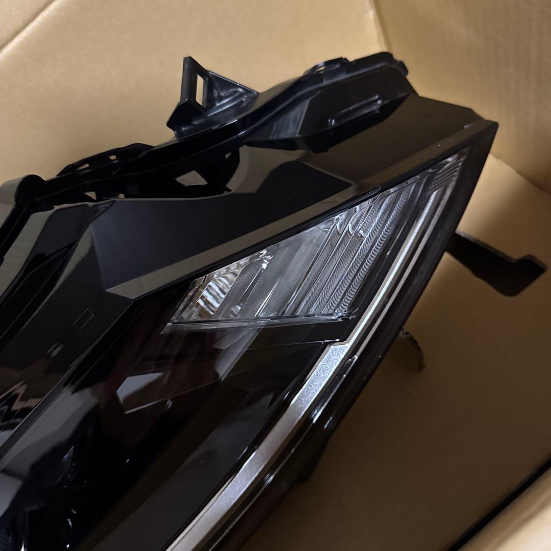 日産Ｅ13ノート右ヘッドライトLED