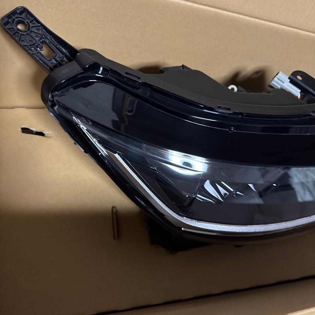 日産Ｅ13ノート右ヘッドライトLED