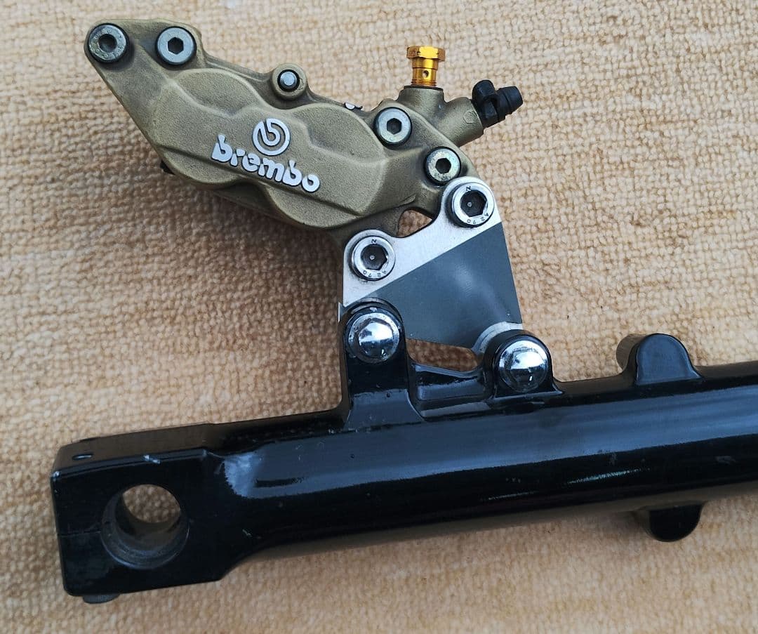 送料込み！ブレンボ＆キャリパーサポートのみ