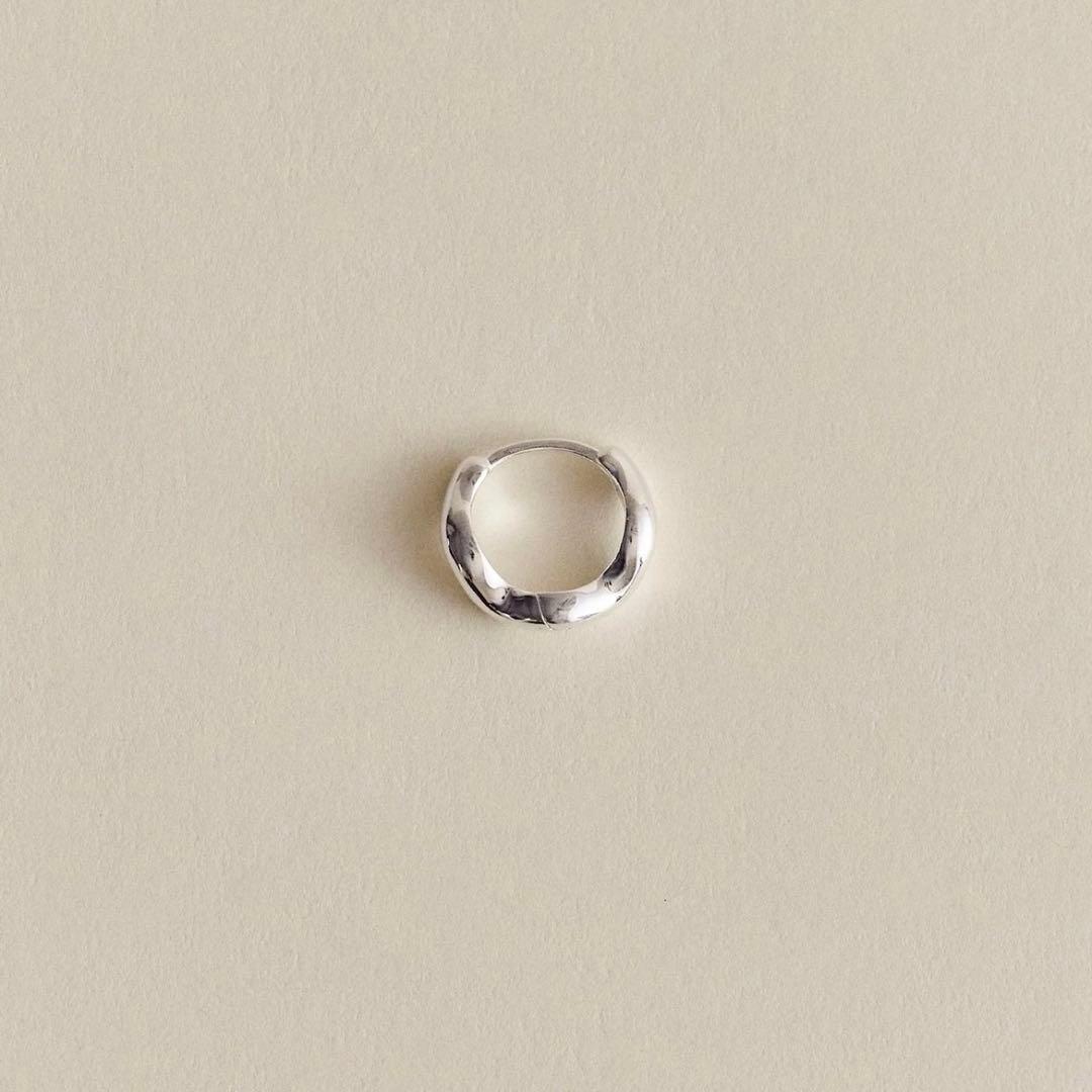 アクセサリー LOUIS ABEL AUREA POLISHED MINI HOOP