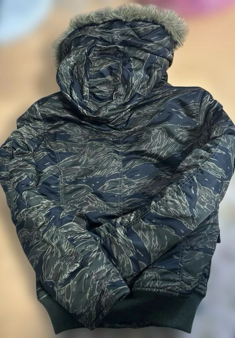 ヒステリックグラマープリマロフトアウター