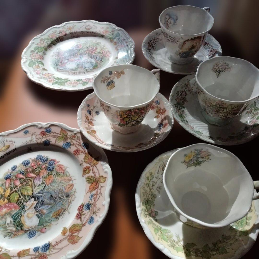 新品　ロイヤルドルトン ブランベリー ヘッジ 　カップソーサー4客 プレート２枚