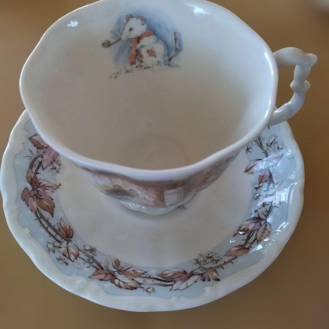 新品　ロイヤルドルトン ブランベリー ヘッジ 　カップソーサー4客 プレート２枚