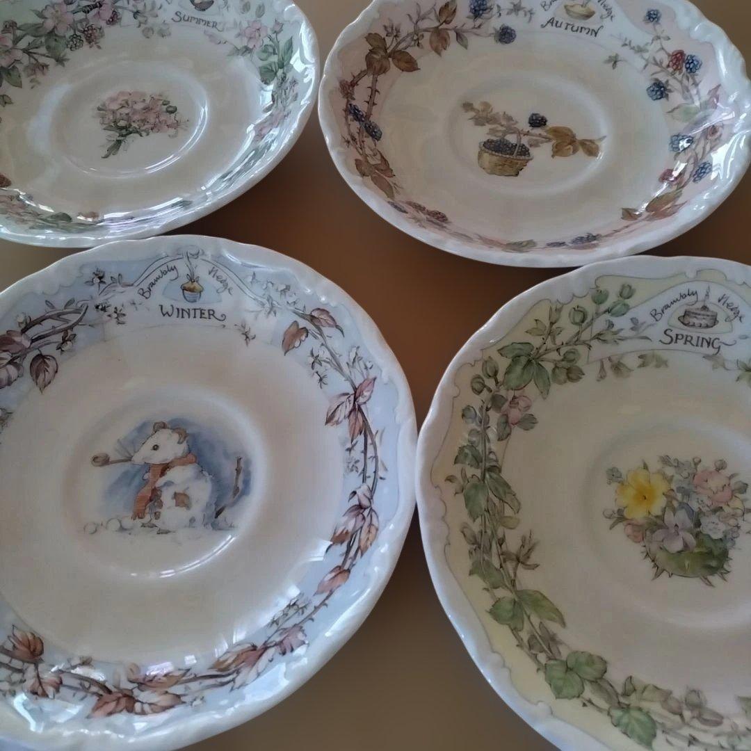 新品　ロイヤルドルトン ブランベリー ヘッジ 　カップソーサー4客 プレート２枚