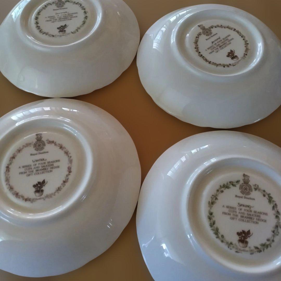 新品　ロイヤルドルトン ブランベリー ヘッジ 　カップソーサー4客 プレート２枚