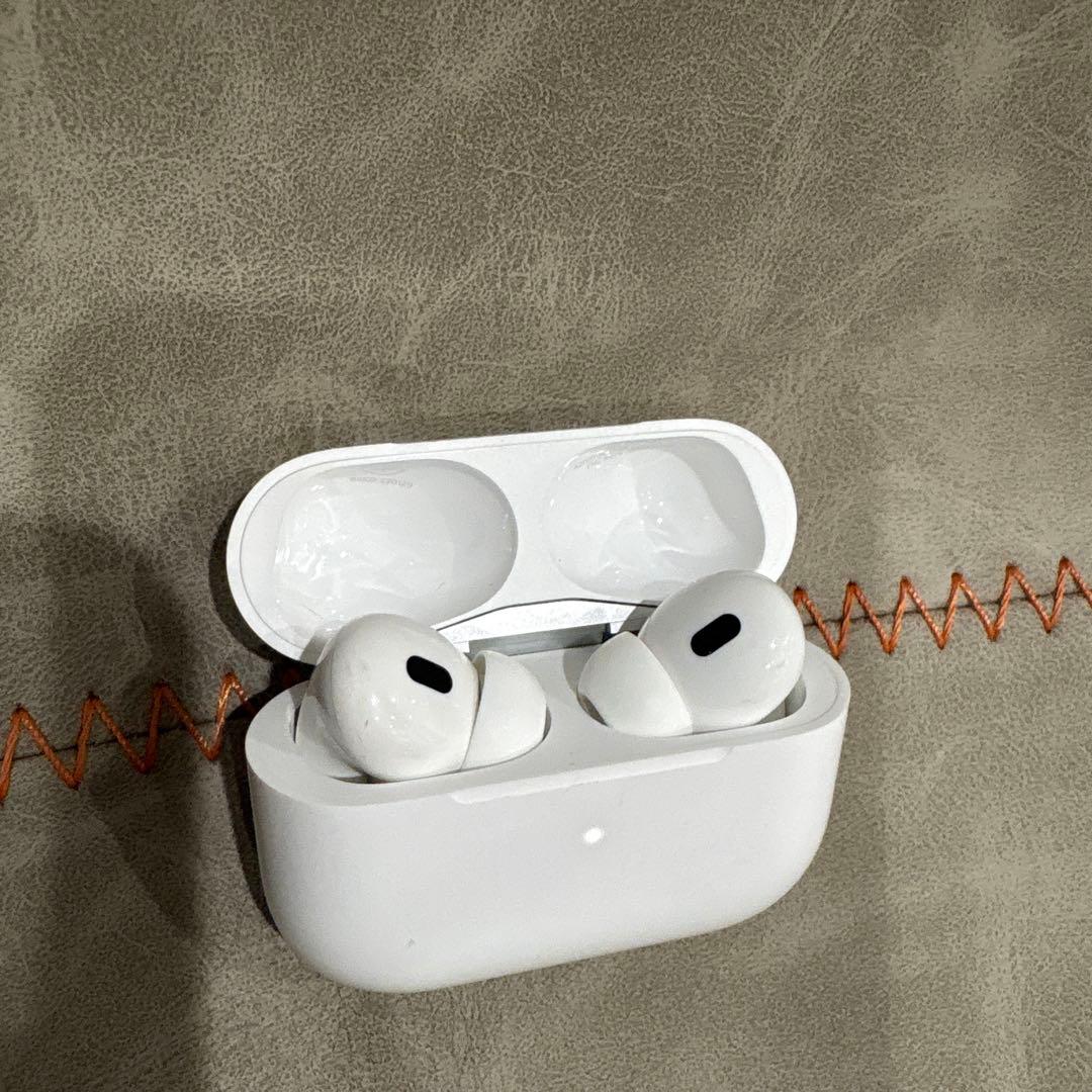 AirPods Pro 第二世代　ワイヤレスイヤホン　ライトニング