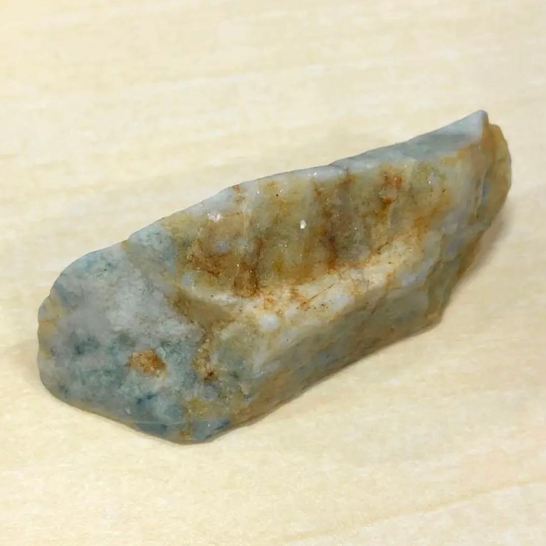 糸魚川翡翠　入りコン沢青翡翠　38g　鉱物標本