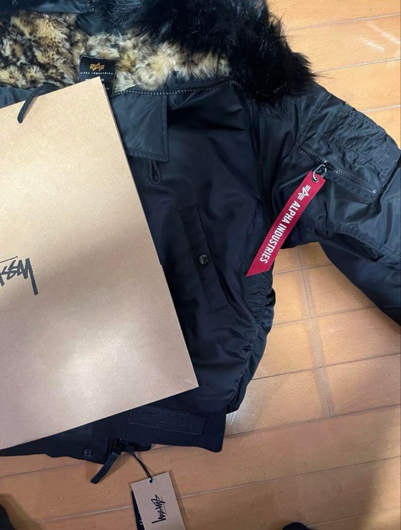 Stussy ブラック MA-1 フライトジャケット
