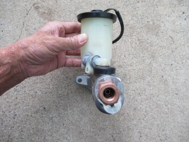 AE86用　ブレーキマスターシリンダーアッシー　47201-12340