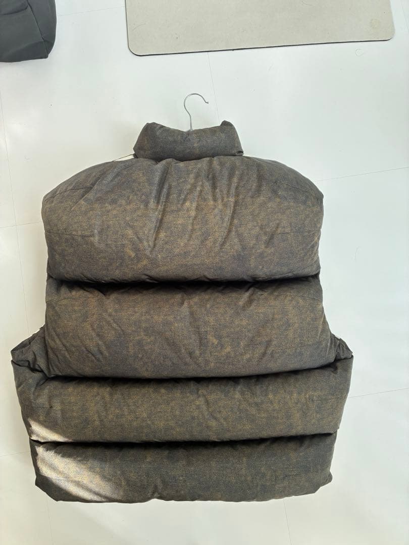 adidas avavav ダウンベスト ダークブラウン