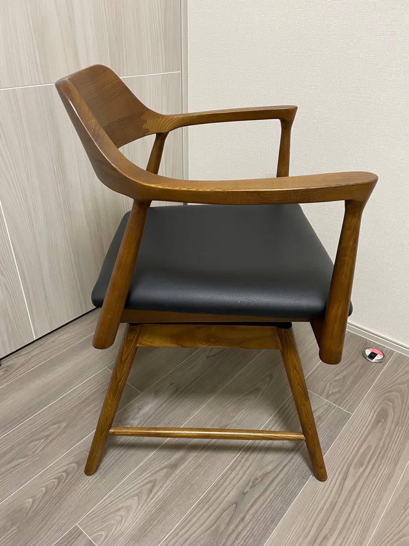 関家具ロジャーダイニングチェア回転オーク色合皮ブラック