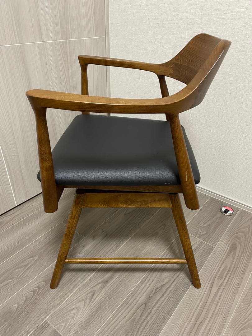 関家具ロジャーダイニングチェア回転オーク色合皮ブラック