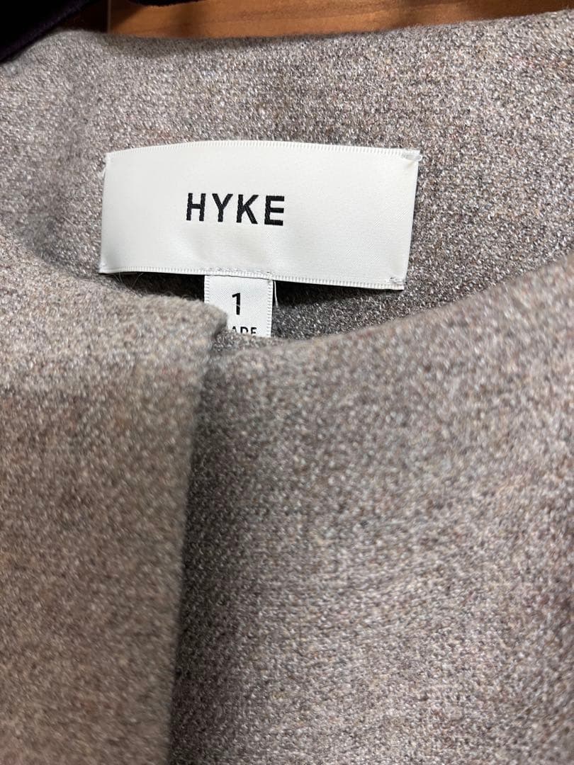 HYKE(ハイク) PARIGOT別注 COLLARLESS WOOL COAT