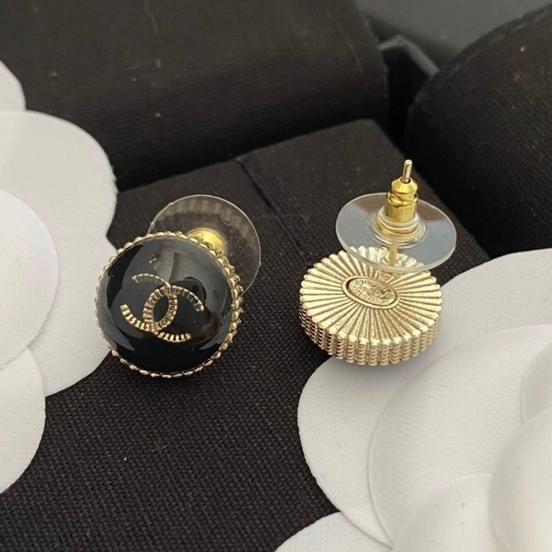 CHANEL ブラック ゴールド ピアス シャネル