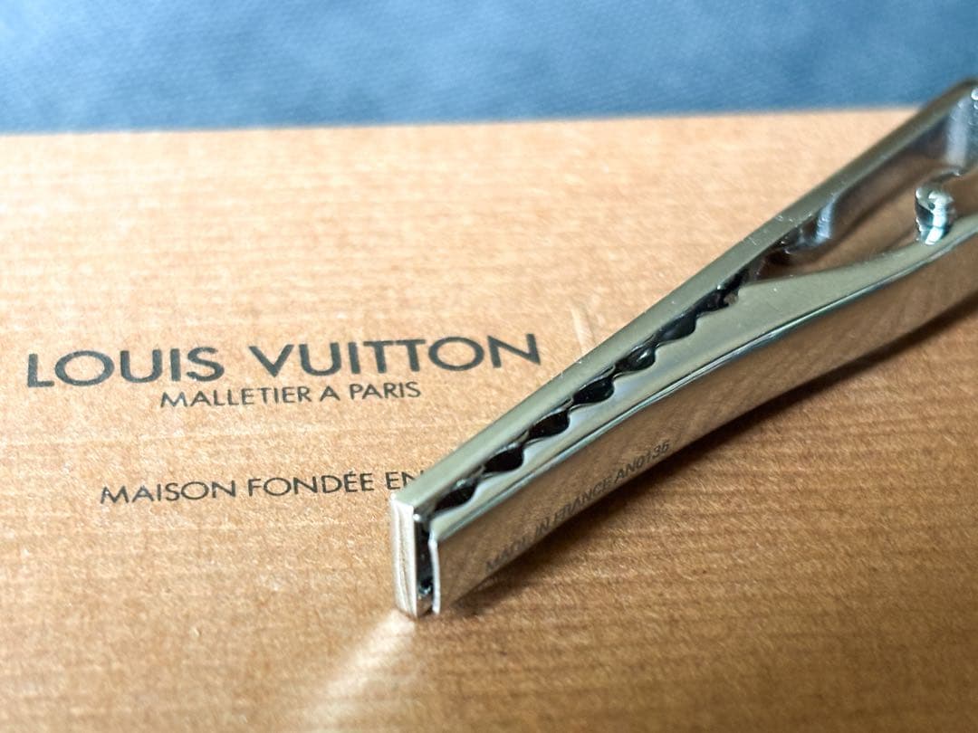 未使用★ヴィトン パンス・クラヴァット・シャンゼリゼ ネクタイピン M65042