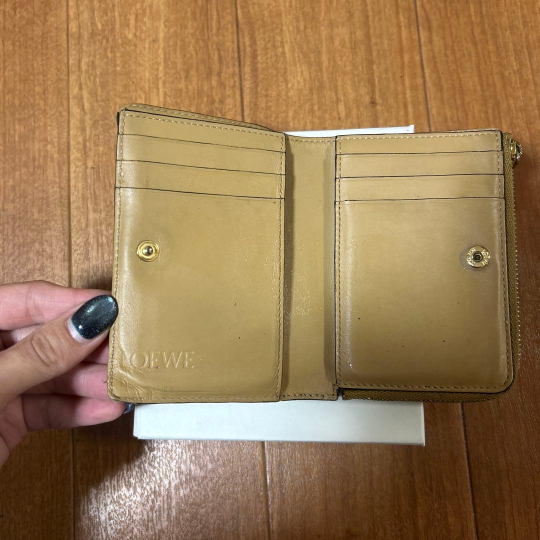LOEWE ベージュ 二つ折り財布