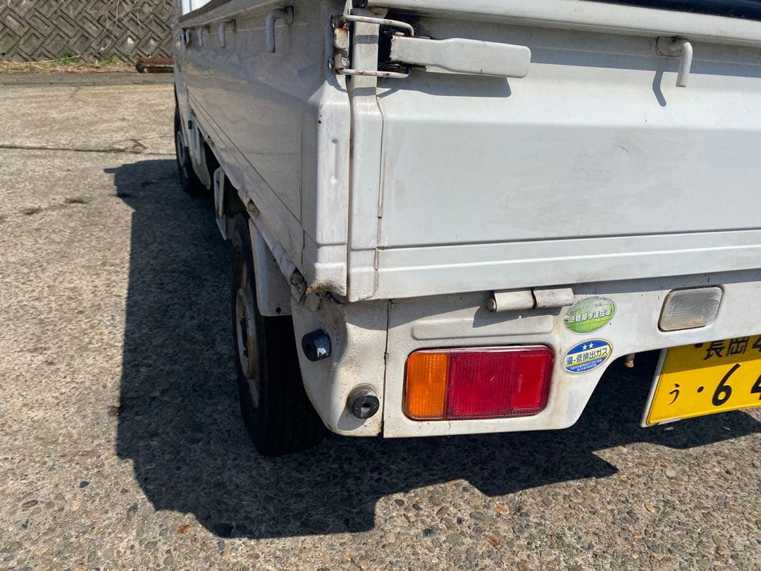 SUZUKI Carry 軽トラック 4WD ホワイト