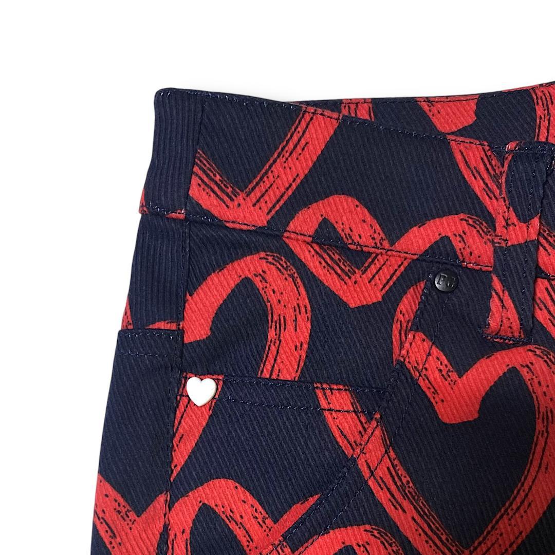 定31900円 1 パーリーゲイツ 落書きハート柄 ストレッチ ロングパンツ 紺