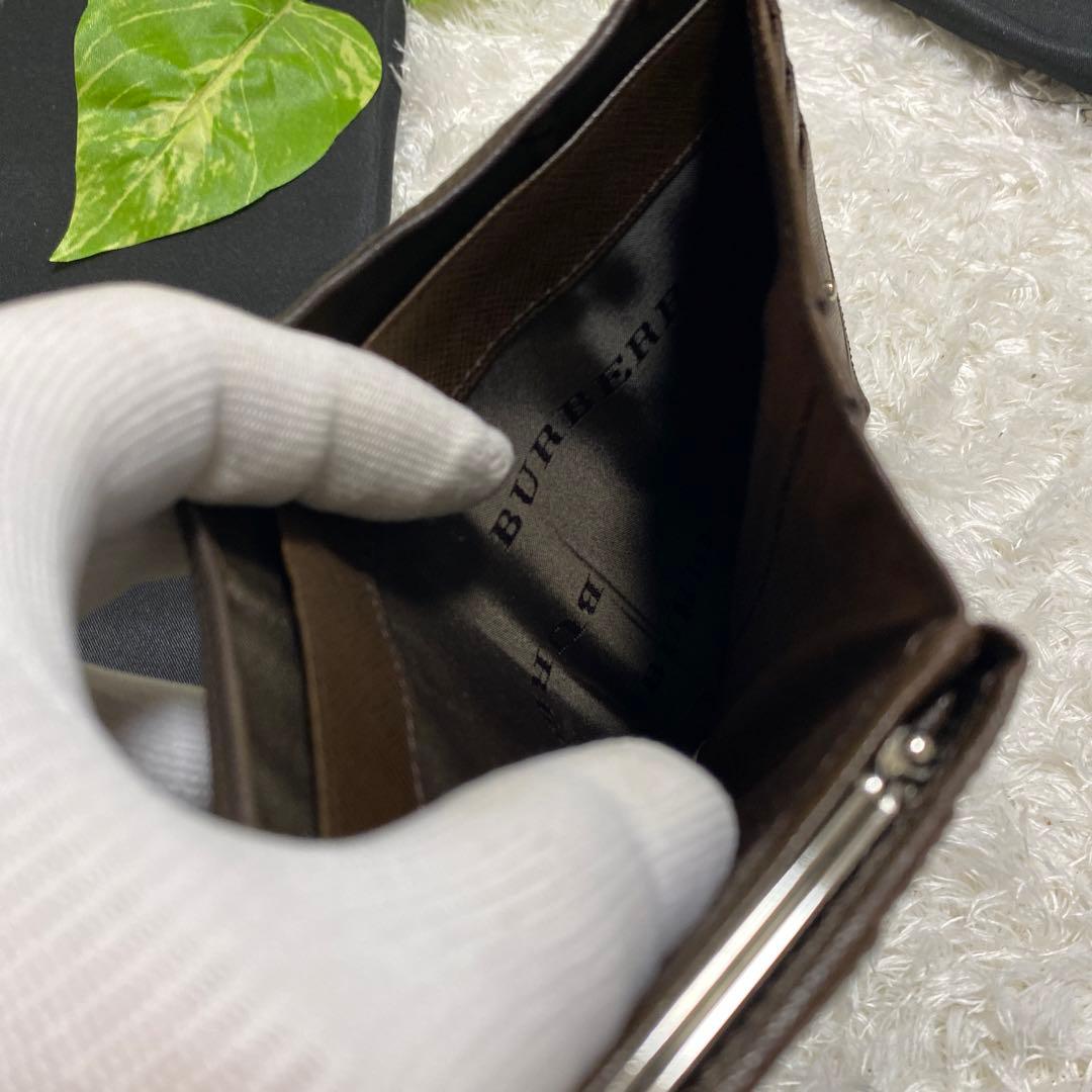 Burberry がま口　二つ折り財布　お洒落　美品　ノバチェック