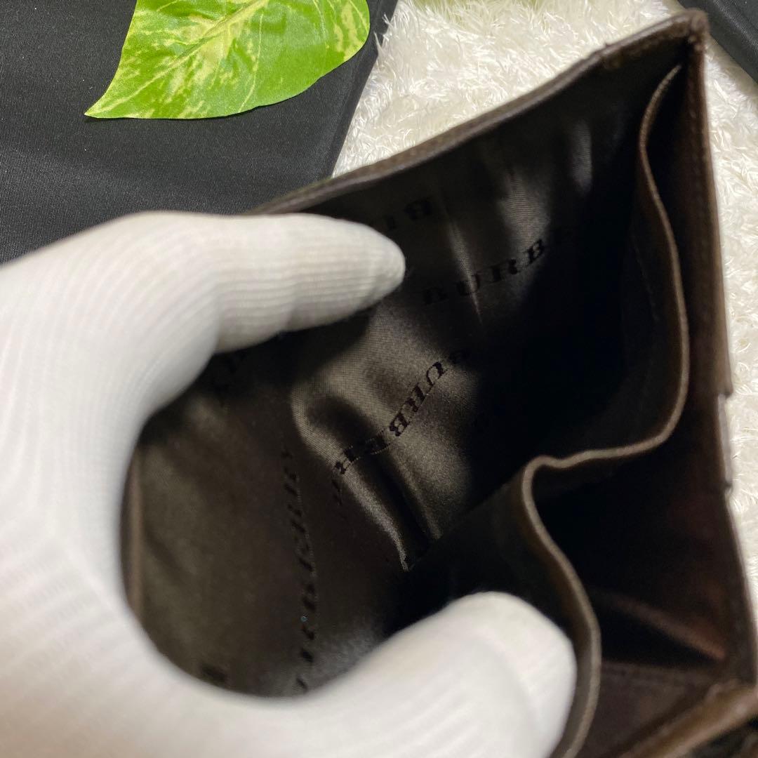 Burberry がま口　二つ折り財布　お洒落　美品　ノバチェック