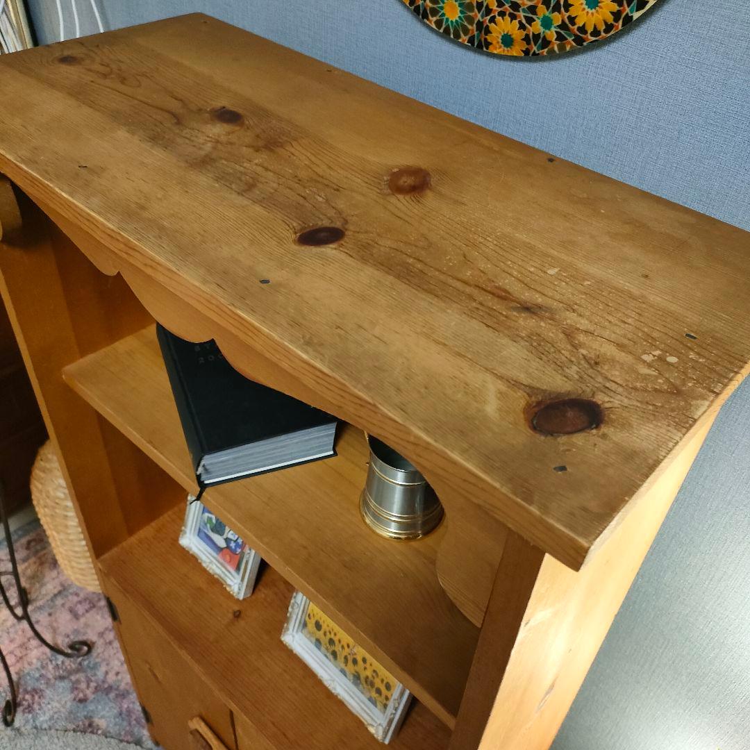 木製 キャビネット 無垢材 ナチュラル家具 回転ラッチ付き カントリー風 収納棚