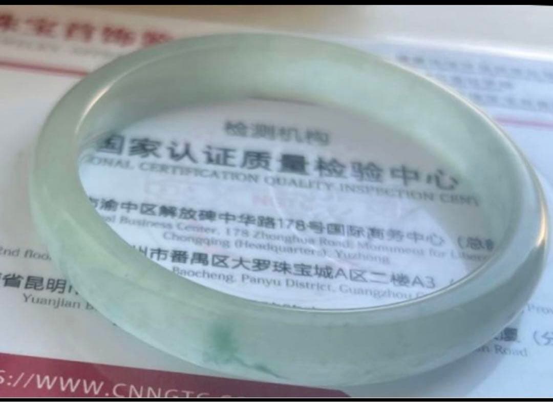 翡翠バングル　ヒスイ　飄花バングル　氷種翡翠バングル　緑色　天然石　アクセサリー