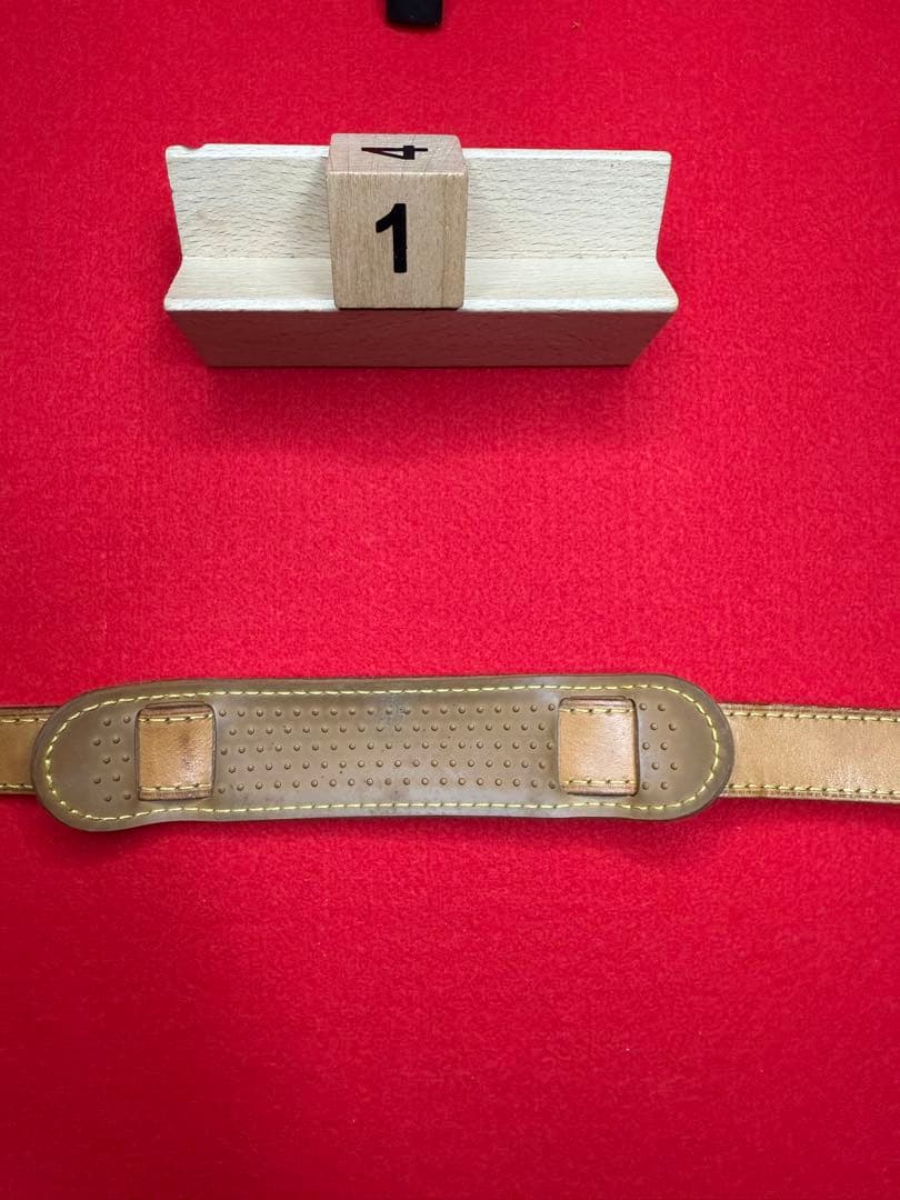 ルイヴィトン　ショルダーストラップ　ヌメ革　ゴールド金具　10段階調節