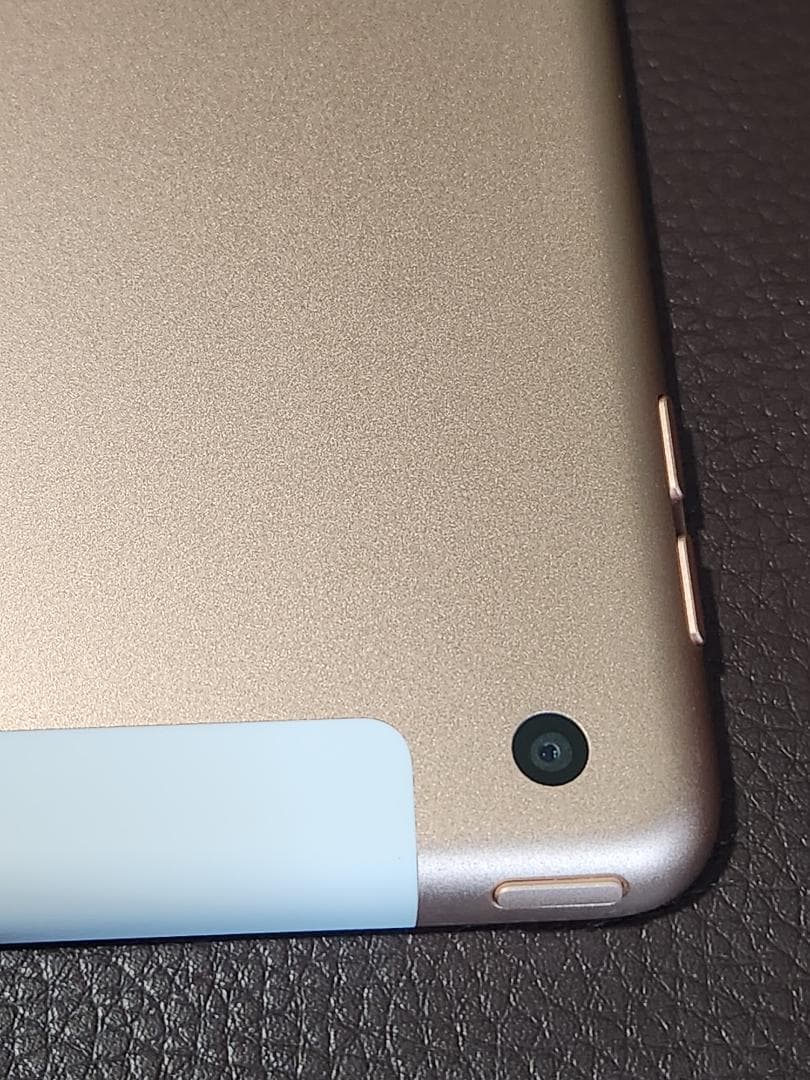 iPad 第8世代 32GB WI-fi+Cellularモデル ゴールド