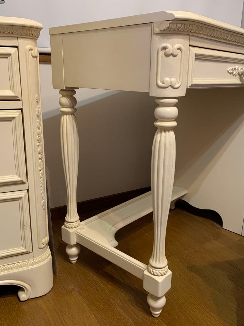 ジェシカ マクリントック 白　家具　デスク　机　輸入アンティーク ホワイト