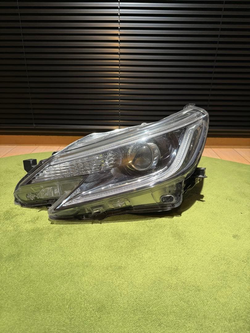 マークX 中期　純正ヘッドライト 左　(右側も)