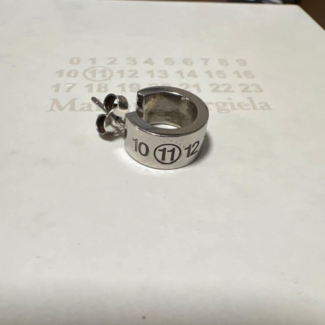 メゾンマルジェラ シルバー ポリッシュ シングル ピアス