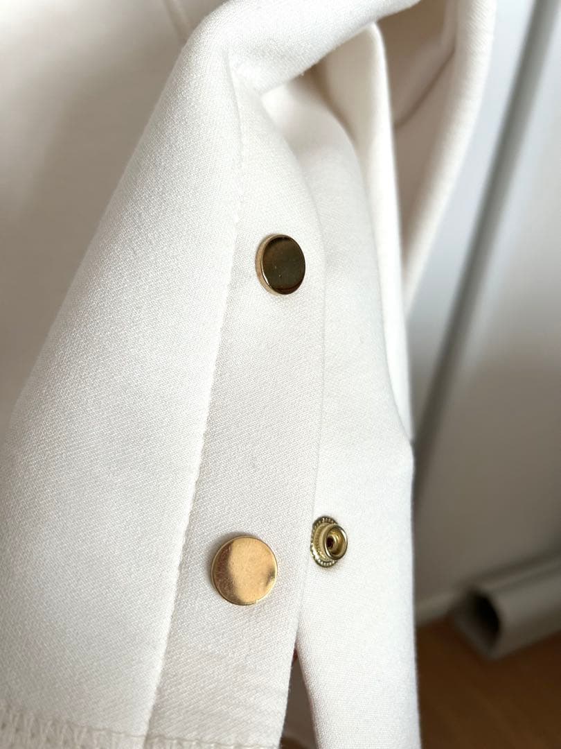 【Eimee Law】フリルデザインボンディングパーカー　白