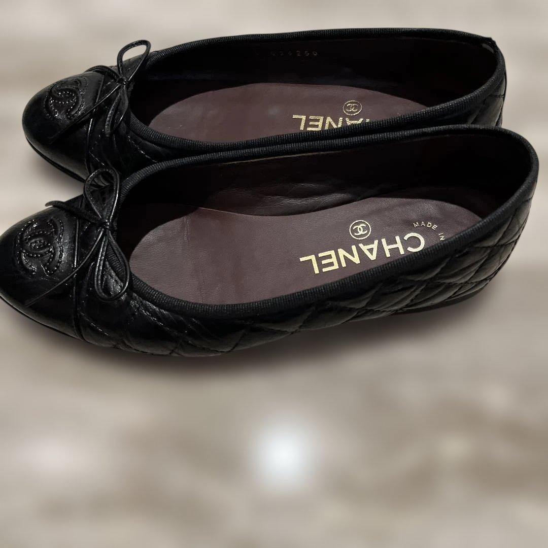 CHANEL ブラック フラットシューズ