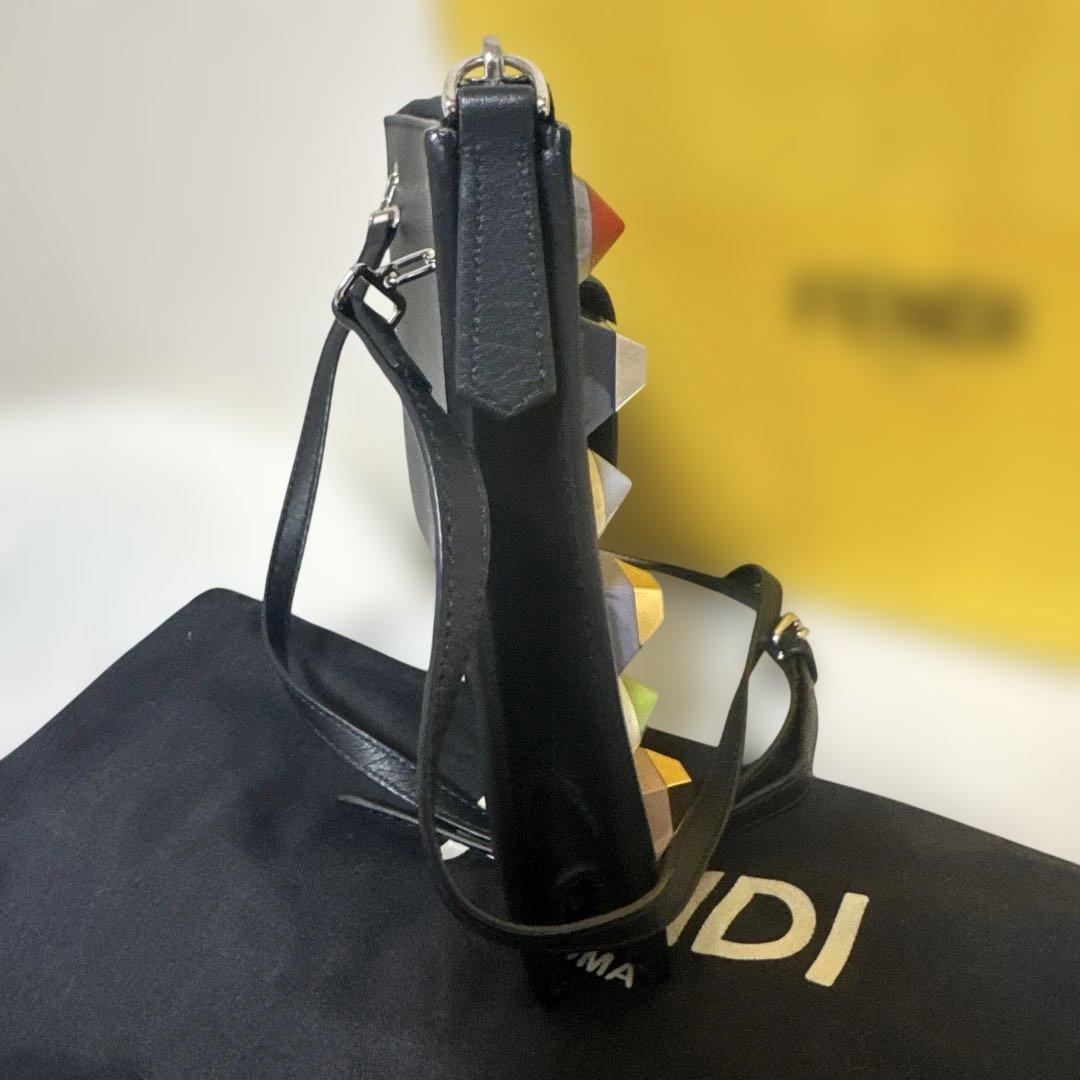 FENDI スタッズ付きレザーショルダーバッグ