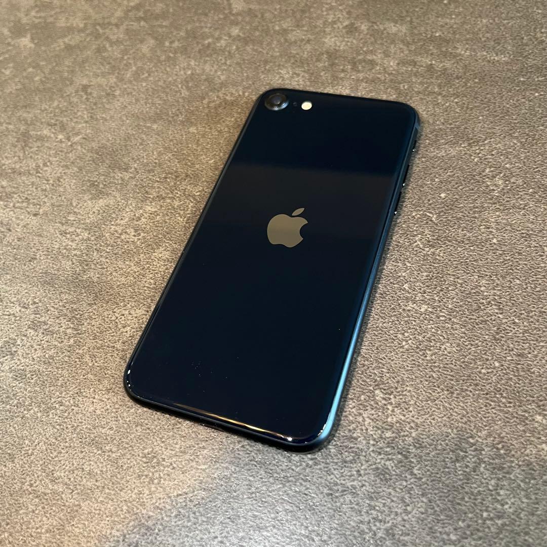 iPhone SE 第3世代 64GB ミッドナイト バッテリー100%