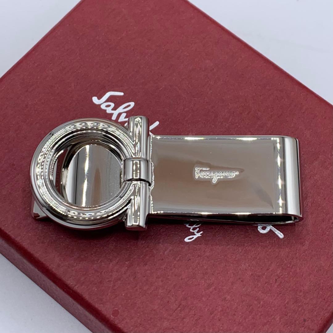 【超美品/箱付き】フェラガモ　マネークリップ　シルバー　ガンチーニ