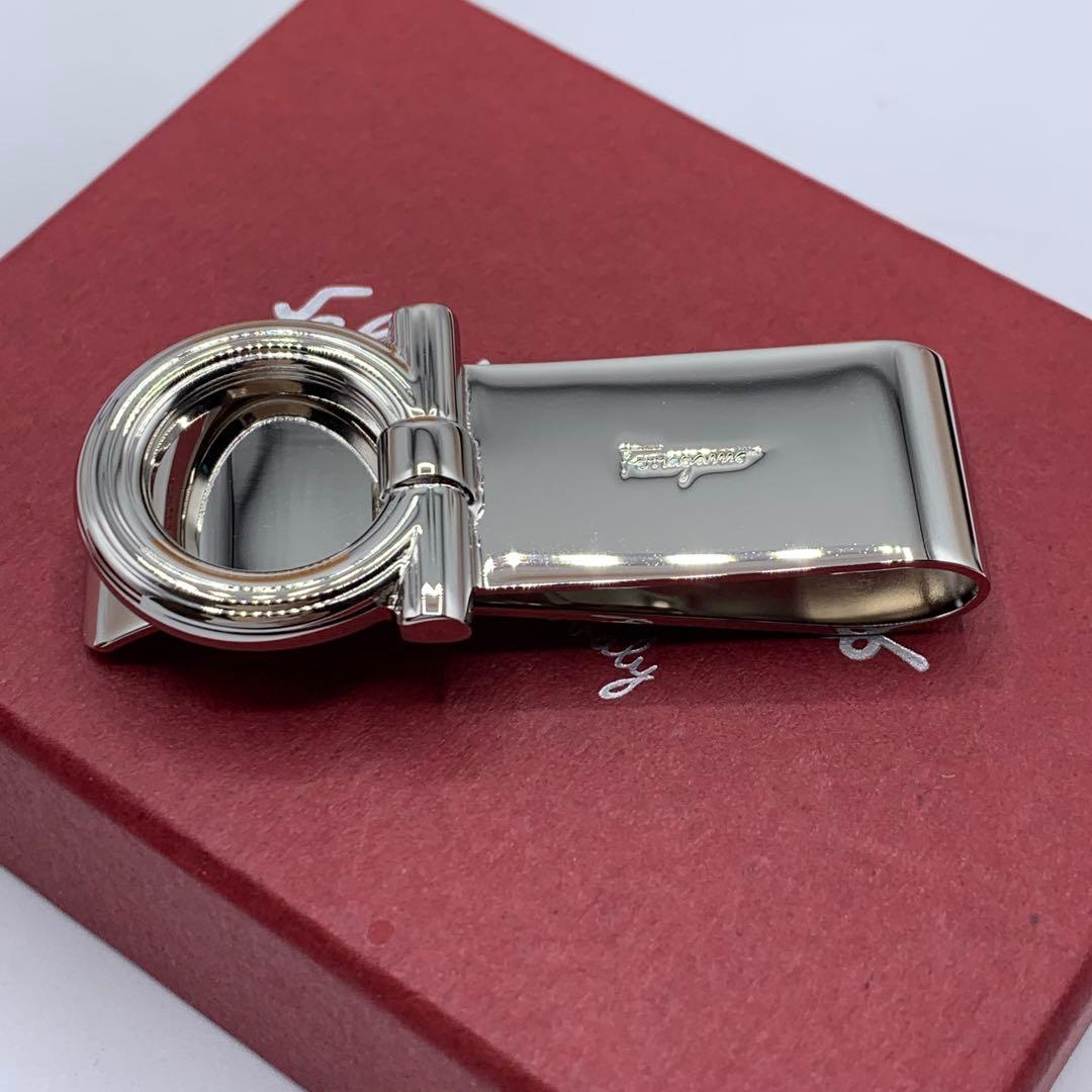【超美品/箱付き】フェラガモ　マネークリップ　シルバー　ガンチーニ