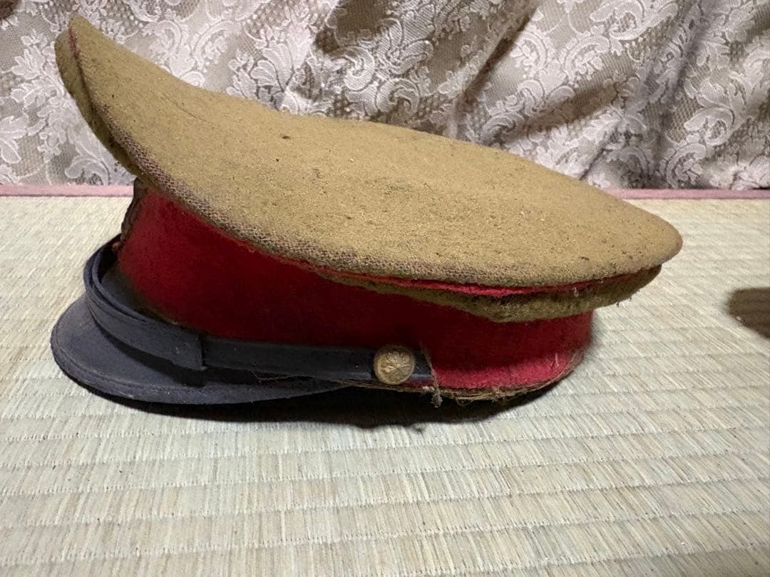 旧日本陸軍　軍帽2つ　貴重品袋　歩兵操典　陸軍簿記ノ参考　セット