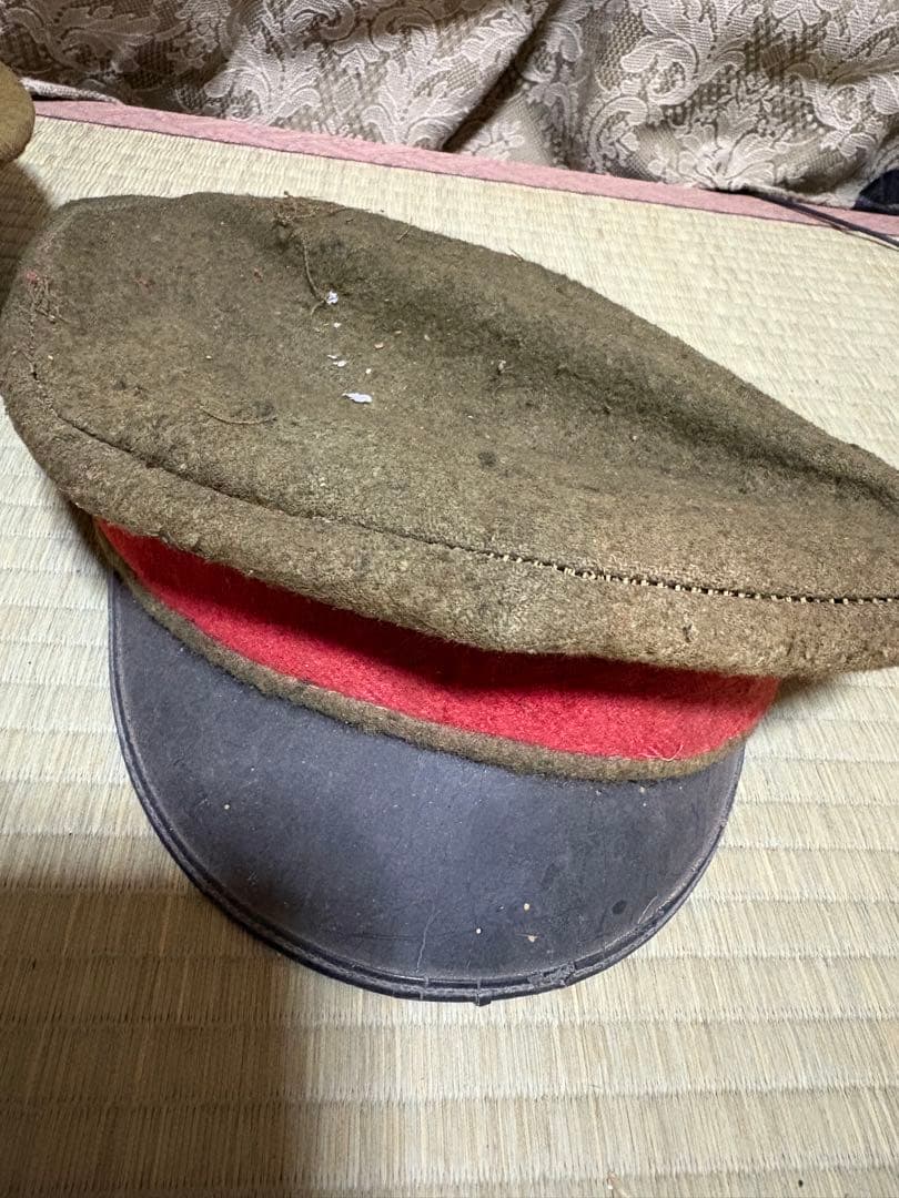 旧日本陸軍　軍帽2つ　貴重品袋　歩兵操典　陸軍簿記ノ参考　セット